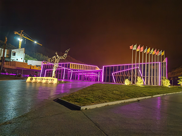 城市亮化是现代城市建设的重要组成部分，它不仅可以美化城市的夜景，还能提升城市的整体形象。随着科技的不断进步，城市亮化也得到了更多的关注和创新。本文将介绍一些关于城市亮化的创意和技术，帮助读者了解吉木乃城市亮化的重要性以及如何进行吉木乃城市亮化的规划和实施。